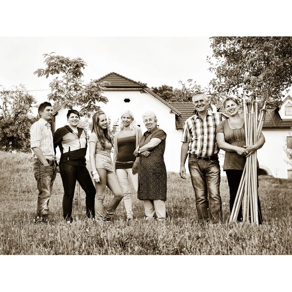 Der Tee wird direkt am Hof der Familie Aufreiter in Handarbeit abgepackt. | © SONNENTOR