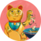 Illustration einer goldenen Winkekatze mit erhobener Pfote welche vor einer Schale sitzt, in die kleine grüne Stücke fallen, auf rosa Hintergrund. | © SONNENTOR